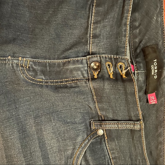 Dark wash with fading- Torrid skinny Jean -size 20 - Picture 2 of 3
